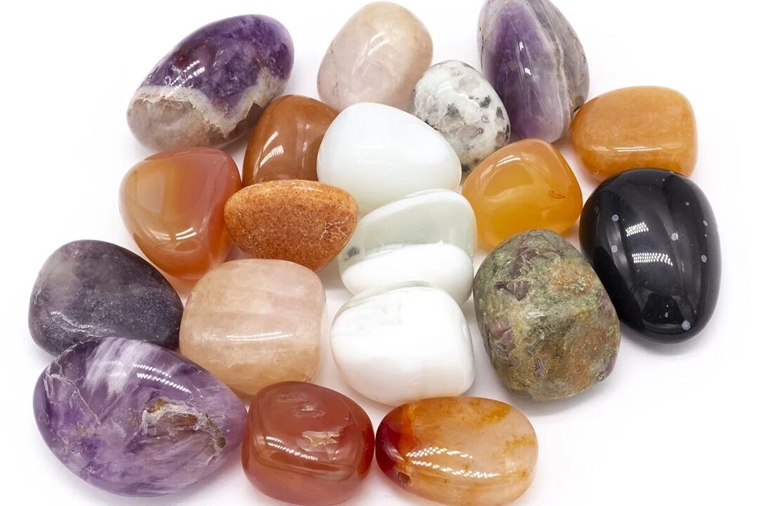 akmeņi amuletiem un amuletiem